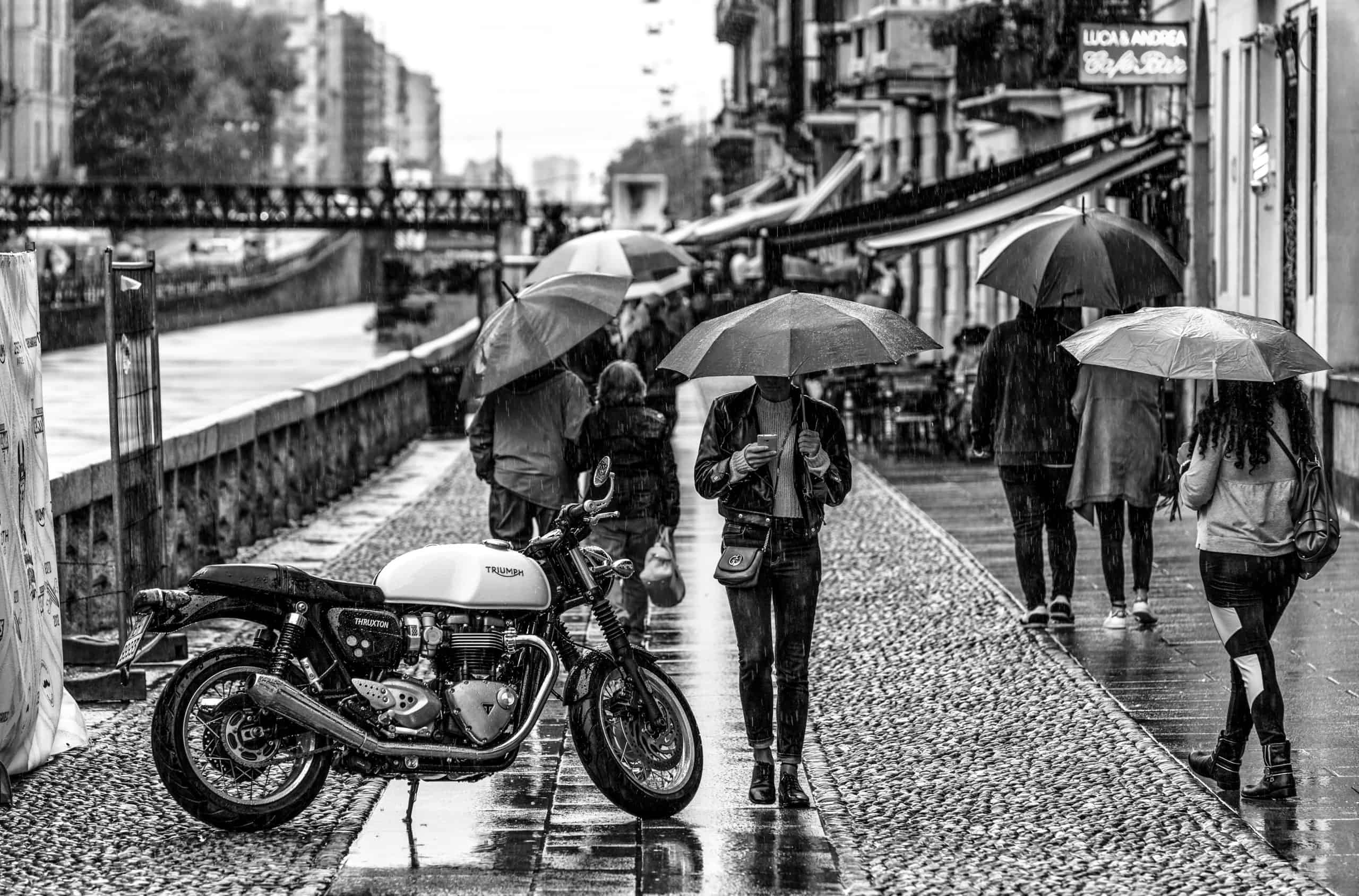 Motor rijden in de regen